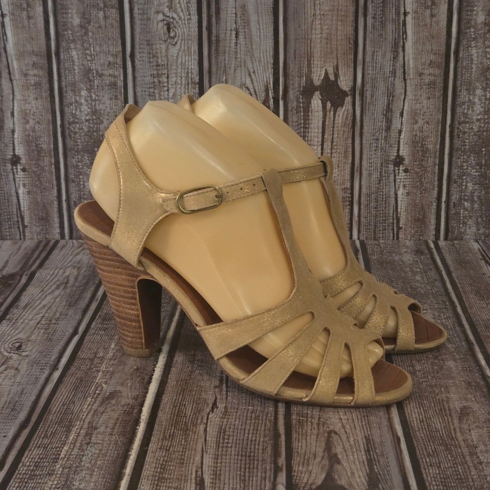 Sz 38.5 EU/ 8.5 US Chie Mihara Gold Metallic Leather T-Strap Heels Excellent